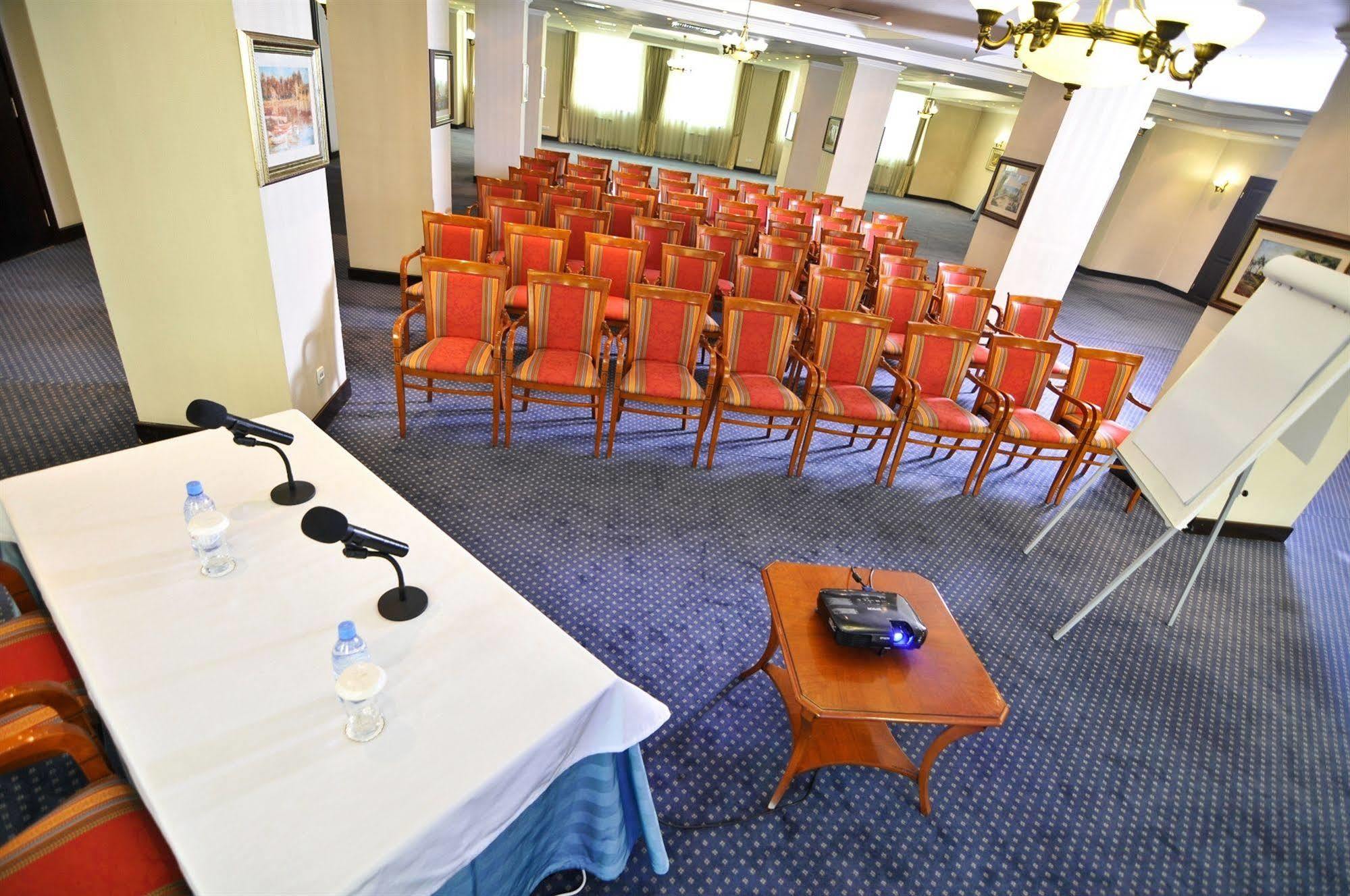 Grand Tien Shan Hotel Almatý Negocio foto