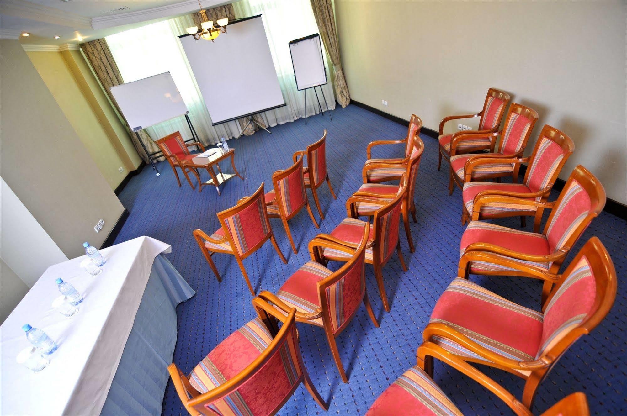 Grand Tien Shan Hotel Almatý Negocio foto